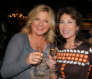13-05-2014 SHOWBIZZ; NANNIC PARTY GROOT SUCCES MET VELE BN-ers VROUWEN.
Betty de Groot had in samenwerking met TIMOTHY OULTON weer een pracht van een dag georganiseerd waarop vele bekenden waren komen opdraven oa. Quinty Trustfull-Mariska van Kolck-Patricia Steur-Barbara Plugge-Sheila de Vries-Corry Konings-Leontine Borsato-Hind-Beertje van Beesr en nog vele anderen.Quinty Trustfull ontving de Nannic Award voor Strong Woman 2014.
foto: Albert den Iseger.