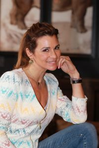 13-05-2014 SHOWBIZZ; NANNIC PARTY GROOT SUCCES MET VELE BN-ers VROUWEN.
Betty de Groot had in samenwerking met TIMOTHY OULTON weer een pracht van een dag georganiseerd waarop vele bekenden waren komen opdraven oa. Quinty Trustfull-Mariska van Kolck-Patricia Steur-Barbara Plugge-Sheila de Vries-Corry Konings-Leontine Borsato-Hind-Beertje van Beesr en nog vele anderen.Quinty Trustfull ontving de Nannic Award voor Strong Woman 2014.
foto: Albert den Iseger.
