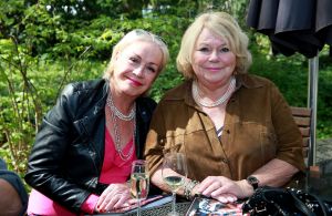 03-05-2015 SHOWBIZZ; MARGA SCHEIDE EN JOSE HOEBEE ONTHULLEN PRACHTIG LUV BOEK. Bij de presentatie van het boek The story of Luv viel de naam van de niet aanwezige Patty Brard veelvuldig. Zij wil niks weten van het boek en diende bij de auteur zelfs een schadeclaim in. Haar Luv-collega Marga Scheide spreekt er schande van, evenals de vele muziek collega-s die bij de onthulling van het boek aanwezig waren. Patty heeft weer een gevoelige steek laten vallen. foto: Albert den Iseger