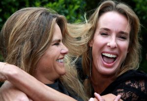 20-05-2016 SHOWBIZZ; MICKY HOOGENDIJK-JUDITH WIERSEMA EN LOLO LOREN WERDEN VERRAST DOOR ROB SCHOLTE.
Rob Scholte kwam naar Naarden om hun expositie te openen. Rob al weer enige tijd goede vriendjes met Micky verraste de 3 dames met een verrassende opening speech.
foto: Albert den Iseger