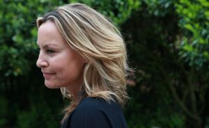 20-05-2016 SHOWBIZZ; MICKY HOOGENDIJK-JUDITH WIERSEMA EN LOLO LOREN WERDEN VERRAST DOOR ROB SCHOLTE.
Rob Scholte kwam naar Naarden om hun expositie te openen. Rob al weer enige tijd goede vriendjes met Micky verraste de 3 dames met een verrassende opening speech.
foto: Albert den Iseger