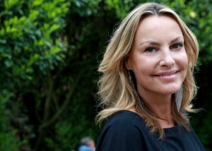 20-05-2016 SHOWBIZZ; MICKY HOOGENDIJK-JUDITH WIERSEMA EN LOLO LOREN WERDEN VERRAST DOOR ROB SCHOLTE.
Rob Scholte kwam naar Naarden om hun expositie te openen. Rob al weer enige tijd goede vriendjes met Micky verraste de 3 dames met een verrassende opening speech.
foto: Albert den Iseger