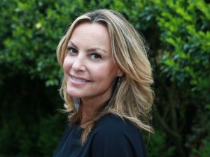 20-05-2016 SHOWBIZZ; MICKY HOOGENDIJK-JUDITH WIERSEMA EN LOLO LOREN WERDEN VERRAST DOOR ROB SCHOLTE.
Rob Scholte kwam naar Naarden om hun expositie te openen. Rob al weer enige tijd goede vriendjes met Micky verraste de 3 dames met een verrassende opening speech.
foto: Albert den Iseger