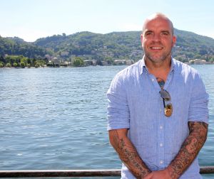 31-05-2017 SHOWBIZZ; ANDY VAN DER MEIJDE ZIET NA 11 JAAR ZIJN DOCHTERS IN ITALIE WEER. Ik heb als vader gefaald zei ANDY nadat hij zijn dochters ISABELLE en PURPLE een hand gaf. Deze week in weekblad PRIVE een zeer onthullend verhaal over Andy en het weerzien van zijn dochters.
foto: Albert den Iseger