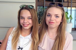 31-05-2017 SHOWBIZZ; ANDY VAN DER MEIJDE ZIET NA 11 JAAR ZIJN DOCHTERS IN ITALIE WEER. Ik heb als vader gefaald zei ANDY nadat hij zijn dochters ISABELLE en PURPLE een hand gaf. Deze week in weekblad PRIVE een zeer onthullend verhaal over Andy en het weerzien van zijn dochters.
foto: Albert den Iseger