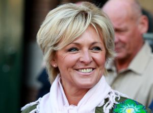 02-05-2017 SHOWBIZZ; CAROLINE TENSEN-GIJS STAVERMAN-OLCAY GULSEN-BIBIAN MENTEL-KICK OFF MARATHON TEGEN KANKER-ALKMAAR. Zij luiden de bel als aftrap van de avond kaasmarkt in Alkmaar waar aandacht wordt gevraagd voor de MARATHON TEGEN KANKER, de TV show van KWF Kankerbestrijding.
foto: Albert den Iseger