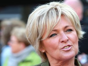 02-05-2017 SHOWBIZZ; CAROLINE TENSEN-GIJS STAVERMAN-OLCAY GULSEN-BIBIAN MENTEL-KICK OFF MARATHON TEGEN KANKER-ALKMAAR. Zij luiden de bel als aftrap van de avond kaasmarkt in Alkmaar waar aandacht wordt gevraagd voor de MARATHON TEGEN KANKER, de TV show van KWF Kankerbestrijding.
foto: Albert den Iseger