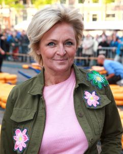 02-05-2017 SHOWBIZZ; CAROLINE TENSEN-GIJS STAVERMAN-OLCAY GULSEN-BIBIAN MENTEL-KICK OFF MARATHON TEGEN KANKER-ALKMAAR. Zij luiden de bel als aftrap van de avond kaasmarkt in Alkmaar waar aandacht wordt gevraagd voor de MARATHON TEGEN KANKER, de TV show van KWF Kankerbestrijding.
foto: Albert den Iseger