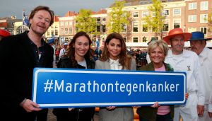 02-05-2017 SHOWBIZZ; CAROLINE TENSEN-GIJS STAVERMAN-OLCAY GULSEN-BIBIAN MENTEL-KICK OFF MARATHON TEGEN KANKER-ALKMAAR. Zij luiden de bel als aftrap van de avond kaasmarkt in Alkmaar waar aandacht wordt gevraagd voor de MARATHON TEGEN KANKER, de TV show van KWF Kankerbestrijding.
foto: Albert den Iseger