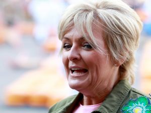 02-05-2017 SHOWBIZZ; CAROLINE TENSEN-GIJS STAVERMAN-OLCAY GULSEN-BIBIAN MENTEL-KICK OFF MARATHON TEGEN KANKER-ALKMAAR. Zij luiden de bel als aftrap van de avond kaasmarkt in Alkmaar waar aandacht wordt gevraagd voor de MARATHON TEGEN KANKER, de TV show van KWF Kankerbestrijding.
foto: Albert den Iseger