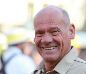 02-05-2017 SHOWBIZZ; CAROLINE TENSEN-GIJS STAVERMAN-OLCAY GULSEN-BIBIAN MENTEL-KICK OFF MARATHON TEGEN KANKER-ALKMAAR. Zij luiden de bel als aftrap van de avond kaasmarkt in Alkmaar waar aandacht wordt gevraagd voor de MARATHON TEGEN KANKER, de TV show van KWF Kankerbestrijding.
foto: Albert den Iseger