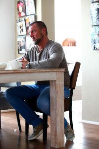 04-05-2017 SHOWBIZZ; JOHN DE WOLF BLIJFT AMBASSADEUR VOOR OUDERENWERKLOOSHEID EN GENIET VAN HET LEVEN. John de Wolf geniet van het leven met zijn partner INGE en blijft met dagelijks te sporten in TOPCONDITIE.
foto: Albert den Iseger