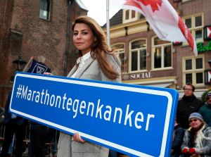 02-05-2017 SHOWBIZZ; CAROLINE TENSEN-GIJS STAVERMAN-OLCAY GULSEN-BIBIAN MENTEL-KICK OFF MARATHON TEGEN KANKER-ALKMAAR. Zij luiden de bel als aftrap van de avond kaasmarkt in Alkmaar waar aandacht wordt gevraagd voor de MARATHON TEGEN KANKER, de TV show van KWF Kankerbestrijding.
foto: Albert den Iseger