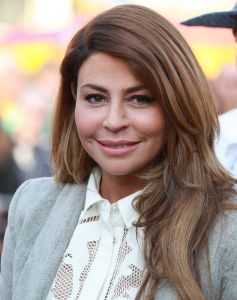 02-05-2017 SHOWBIZZ; CAROLINE TENSEN-GIJS STAVERMAN-OLCAY GULSEN-BIBIAN MENTEL-KICK OFF MARATHON TEGEN KANKER-ALKMAAR. Zij luiden de bel als aftrap van de avond kaasmarkt in Alkmaar waar aandacht wordt gevraagd voor de MARATHON TEGEN KANKER, de TV show van KWF Kankerbestrijding.
foto: Albert den Iseger