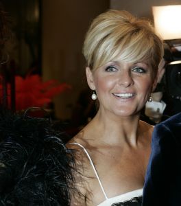 28-11-2005 SHOWBIZZ: BEAU MONDE AWARDS UITGEREIKT IN HILTON HOTEL AMSTERDAM. De jaarlijkse Beau Monde Awards zijn weer uitgereikt. Sylvana Simons, Tooske  Ragas, Inge de Bruin en Ellemieke Vermolen gingen naar huis met een prachtige bokaal. Vele bekenden van de Beau Monde waren naar het Hilton gekomen om te kijken en  vooral om bekeken te worden. Al met al weer een groots feest waar tout glamour Nederland anwezig was.
foto: Albert den Iseger.