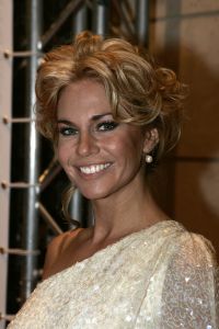 28-11-2005 SHOWBIZZ: BEAU MONDE AWARDS UITGEREIKT IN HILTON HOTEL AMSTERDAM. De jaarlijkse Beau Monde Awards zijn weer uitgereikt. Sylvana Simons, Tooske  Ragas, Inge de Bruin en Ellemieke Vermolen gingen naar huis met een prachtige bokaal. Vele bekenden van de Beau Monde waren naar het Hilton gekomen om te kijken en  vooral om bekeken te worden. Al met al weer een groots feest waar tout glamour Nederland anwezig was.
foto: Albert den Iseger.