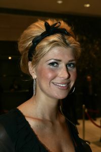 28-11-2005 SHOWBIZZ: BEAU MONDE AWARDS UITGEREIKT IN HILTON HOTEL AMSTERDAM. De jaarlijkse Beau Monde Awards zijn weer uitgereikt. Sylvana Simons, Tooske  Ragas, Inge de Bruin en Ellemieke Vermolen gingen naar huis met een prachtige bokaal. Vele bekenden van de Beau Monde waren naar het Hilton gekomen om te kijken en  vooral om bekeken te worden. Al met al weer een groots feest waar tout glamour Nederland anwezig was.
foto: Albert den Iseger.