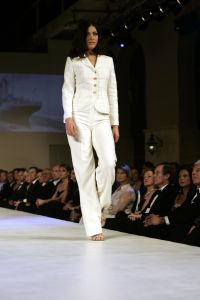 26-11-2005 SHOWBIZZ: ADDY VAN DEN KROMMENACKER PRIVATE LABEL COLLECTION 2006. Defile et diner in Hulskampgebouw aan de Maas te Rotterdam.
foto: Albert den Iseger