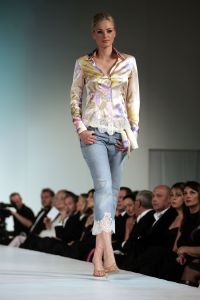 26-11-2005 SHOWBIZZ: ADDY VAN DEN KROMMENACKER PRIVATE LABEL COLLECTION 2006. Defile et diner in Hulskampgebouw aan de Maas te Rotterdam.
foto: Albert den Iseger