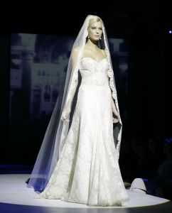 26-11-2005 SHOWBIZZ: ADDY VAN DEN KROMMENACKER PRIVATE LABEL COLLECTION 2006. Defile et diner in Hulskampgebouw aan de Maas te Rotterdam.
foto: Albert den Iseger