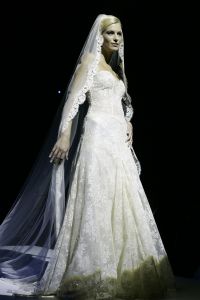 26-11-2005 SHOWBIZZ: ADDY VAN DEN KROMMENACKER PRIVATE LABEL COLLECTION 2006. Defile et diner in Hulskampgebouw aan de Maas te Rotterdam.
foto: Albert den Iseger