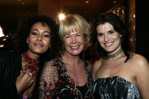 28-11-2005 SHOWBIZZ: BEAU MONDE AWARDS UITGEREIKT IN HILTON HOTEL AMSTERDAM. De jaarlijkse Beau Monde Awards zijn weer uitgereikt. Sylvana Simons, Tooske  Ragas, Inge de Bruin en Ellemieke Vermolen gingen naar huis met een prachtige bokaal. Vele bekenden van de Beau Monde waren naar het Hilton gekomen om te kijken en  vooral om bekeken te worden. Al met al weer een groots feest waar tout glamour Nederland anwezig was.
foto: Albert den Iseger.