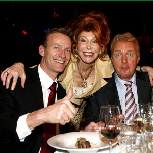 10-11-2006 SHOWBIZZ: PALAZZO OPENT HAAR DEUREN VOOR BEKEND NEDERLAND. Een compleet nieuwe show van internationale artiesten en achter het fornuis de 2 sterren kok Ron Blauw en zijn team. In aanwezigheid van oa. Andre van Duin_Frits Barend_Froukje de Both_Ramon Beuk_Frans Molenaar_ Mart Visser en tal van andere bekenden opende Palazzo haar deuren voor het Nederlandse publiek.Palazzo, een ultieme combinatie van theater en sfeervol dineren op topniveau, is dit jaar voor de derde keer te zien in Nederland.Ron Blauw Palazzo staat weer garant voor een onvergetelijke avondje uit.
foto: Albert den Iseger.