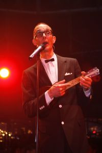 10-11-2006 SHOWBIZZ: PALAZZO OPENT HAAR DEUREN VOOR BEKEND NEDERLAND. Een compleet nieuwe show van internationale artiesten en achter het fornuis de 2 sterren kok Ron Blauw en zijn team. In aanwezigheid van oa. Andre van Duin_Frits Barend_Froukje de Both_Ramon Beuk_Frans Molenaar_ Mart Visser en tal van andere bekenden opende Palazzo haar deuren voor het Nederlandse publiek.Palazzo, een ultieme combinatie van theater en sfeervol dineren op topniveau, is dit jaar voor de derde keer te zien in Nederland.Ron Blauw Palazzo staat weer garant voor een onvergetelijke avondje uit.
foto: Albert den Iseger.