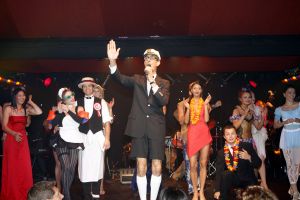 10-11-2006 SHOWBIZZ: PALAZZO OPENT HAAR DEUREN VOOR BEKEND NEDERLAND. Een compleet nieuwe show van internationale artiesten en achter het fornuis de 2 sterren kok Ron Blauw en zijn team. In aanwezigheid van oa. Andre van Duin_Frits Barend_Froukje de Both_Ramon Beuk_Frans Molenaar_ Mart Visser en tal van andere bekenden opende Palazzo haar deuren voor het Nederlandse publiek.Palazzo, een ultieme combinatie van theater en sfeervol dineren op topniveau, is dit jaar voor de derde keer te zien in Nederland.Ron Blauw Palazzo staat weer garant voor een onvergetelijke avondje uit.
foto: Albert den Iseger.