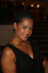 13-11-2006 SHOWBIZZ; SHARING SUCCES GALA WEER EEN FEESTJE. Succes moet je met elkaar delen, en dat deed men dan ook op de prachtige gala avond. Bernd Scheider en zijn medewerkers haalden maar liefst bijna 1.000.000 euro op voor het goede doel.Het werd een prachtige avond met vele sterren en een 90 man tellend orkest.Vele toppers uit de nederlandse zakenwereld waren ook aanwezig en deden echt niet kinderachtig als het om de euries ging. De kunstwereld had prachtige stukken belangenloos ingebracht en zorgden dan ook voor deze geweldige opbrengst.
foto: Albert den Iseger.