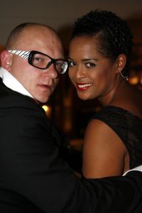 13-11-2006 SHOWBIZZ; SHARING SUCCES GALA WEER EEN FEESTJE. Succes moet je met elkaar delen, en dat deed men dan ook op de prachtige gala avond. Bernd Scheider en zijn medewerkers haalden maar liefst bijna 1.000.000 euro op voor het goede doel.Het werd een prachtige avond met vele sterren en een 90 man tellend orkest.Vele toppers uit de nederlandse zakenwereld waren ook aanwezig en deden echt niet kinderachtig als het om de euries ging. De kunstwereld had prachtige stukken belangenloos ingebracht en zorgden dan ook voor deze geweldige opbrengst.
foto: Albert den Iseger.