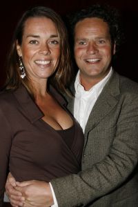 10-11-2006 SHOWBIZZ: PALAZZO OPENT HAAR DEUREN VOOR BEKEND NEDERLAND. Een compleet nieuwe show van internationale artiesten en achter het fornuis de 2 sterren kok Ron Blauw en zijn team. In aanwezigheid van oa. Andre van Duin_Frits Barend_Froukje de Both_Ramon Beuk_Frans Molenaar_ Mart Visser en tal van andere bekenden opende Palazzo haar deuren voor het Nederlandse publiek.Palazzo, een ultieme combinatie van theater en sfeervol dineren op topniveau, is dit jaar voor de derde keer te zien in Nederland.Ron Blauw Palazzo staat weer garant voor een onvergetelijke avondje uit.
foto: Albert den Iseger.