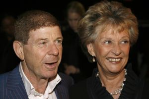 10-11-2006 SHOWBIZZ: PALAZZO OPENT HAAR DEUREN VOOR BEKEND NEDERLAND. Een compleet nieuwe show van internationale artiesten en achter het fornuis de 2 sterren kok Ron Blauw en zijn team. In aanwezigheid van oa. Andre van Duin_Frits Barend_Froukje de Both_Ramon Beuk_Frans Molenaar_ Mart Visser en tal van andere bekenden opende Palazzo haar deuren voor het Nederlandse publiek.Palazzo, een ultieme combinatie van theater en sfeervol dineren op topniveau, is dit jaar voor de derde keer te zien in Nederland.Ron Blauw Palazzo staat weer garant voor een onvergetelijke avondje uit.
foto: Albert den Iseger.
