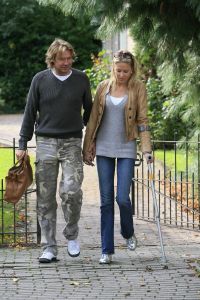01-11-2006 SHOWBIZZ; SOFIE EN HANS KRAAIJ KNOKKEN VOOR HERSTEL SOFIE.De eerste exclusieve foto s van Hans en Sofie Kraaij. Samen onderweg naar morgen en voor een spoedig herstel van Sofie die 2 maanden geleden werd getroffen door een hersenbloeding.Meerdere keren per week naar therapeuten die haar begeleiden naar herstel.
foto: albert den Iseger.