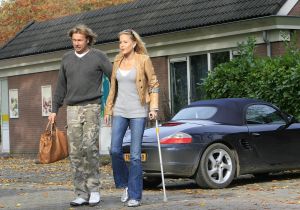 01-11-2006 SHOWBIZZ; SOFIE EN HANS KRAAIJ KNOKKEN VOOR HERSTEL SOFIE.De eerste exclusieve foto s van Hans en Sofie Kraaij. Samen onderweg naar morgen en voor een spoedig herstel van Sofie die 2 maanden geleden werd getroffen door een hersenbloeding.Meerdere keren per week naar therapeuten die haar begeleiden naar herstel.
foto: albert den Iseger.