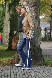 01-11-2006 SHOWBIZZ; SOFIE EN HANS KRAAIJ KNOKKEN VOOR HERSTEL SOFIE.De eerste exclusieve foto s van Hans en Sofie Kraaij. Samen onderweg naar morgen en voor een spoedig herstel van Sofie die 2 maanden geleden werd getroffen door een hersenbloeding.Meerdere keren per week naar therapeuten die haar begeleiden naar herstel.
foto: albert den Iseger.