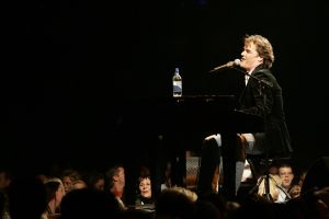 09-11-2006 SHOWBIZZ; WOLTER KROES WEER HELEMAAL TOP IN AHOY. Wolter Kroes gaf 5 en 6 november 2 concerten in de Ahoy die nagenoeg vol waren met zijn uitbundige fans.Gast optredens waren er van Cor Bakker_Jeroen van der Boom_Ruth Jacott_de Toppertjes Danny en Quilermo_Xander de Buisonje en Roxeanne en Andre Jr. Hazes.Al met al twee heel sfeer muziek volle dagen in de Rotterdamse Ahoy. 2007 staat Ahoy alweer op de agenda van Wolter Kroes.
foto: Albert den Iseger.