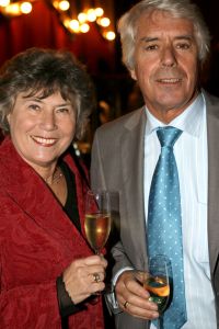 10-11-2006 SHOWBIZZ: PALAZZO OPENT HAAR DEUREN VOOR BEKEND NEDERLAND. Een compleet nieuwe show van internationale artiesten en achter het fornuis de 2 sterren kok Ron Blauw en zijn team. In aanwezigheid van oa. Andre van Duin_Frits Barend_Froukje de Both_Ramon Beuk_Frans Molenaar_ Mart Visser en tal van andere bekenden opende Palazzo haar deuren voor het Nederlandse publiek.Palazzo, een ultieme combinatie van theater en sfeervol dineren op topniveau, is dit jaar voor de derde keer te zien in Nederland.Ron Blauw Palazzo staat weer garant voor een onvergetelijke avondje uit.
foto: Albert den Iseger.