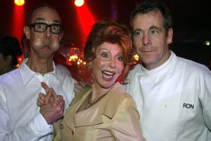 10-11-2006 SHOWBIZZ: PALAZZO OPENT HAAR DEUREN VOOR BEKEND NEDERLAND. Een compleet nieuwe show van internationale artiesten en achter het fornuis de 2 sterren kok Ron Blauw en zijn team. In aanwezigheid van oa. Andre van Duin_Frits Barend_Froukje de Both_Ramon Beuk_Frans Molenaar_ Mart Visser en tal van andere bekenden opende Palazzo haar deuren voor het Nederlandse publiek.Palazzo, een ultieme combinatie van theater en sfeervol dineren op topniveau, is dit jaar voor de derde keer te zien in Nederland.Ron Blauw Palazzo staat weer garant voor een onvergetelijke avondje uit.
foto: Albert den Iseger.