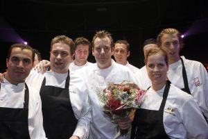 10-11-2006 SHOWBIZZ: PALAZZO OPENT HAAR DEUREN VOOR BEKEND NEDERLAND. Een compleet nieuwe show van internationale artiesten en achter het fornuis de 2 sterren kok Ron Blauw en zijn team. In aanwezigheid van oa. Andre van Duin_Frits Barend_Froukje de Both_Ramon Beuk_Frans Molenaar_ Mart Visser en tal van andere bekenden opende Palazzo haar deuren voor het Nederlandse publiek.Palazzo, een ultieme combinatie van theater en sfeervol dineren op topniveau, is dit jaar voor de derde keer te zien in Nederland.Ron Blauw Palazzo staat weer garant voor een onvergetelijke avondje uit.
foto: Albert den Iseger.