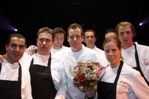 10-11-2006 SHOWBIZZ: PALAZZO OPENT HAAR DEUREN VOOR BEKEND NEDERLAND. Een compleet nieuwe show van internationale artiesten en achter het fornuis de 2 sterren kok Ron Blauw en zijn team. In aanwezigheid van oa. Andre van Duin_Frits Barend_Froukje de Both_Ramon Beuk_Frans Molenaar_ Mart Visser en tal van andere bekenden opende Palazzo haar deuren voor het Nederlandse publiek.Palazzo, een ultieme combinatie van theater en sfeervol dineren op topniveau, is dit jaar voor de derde keer te zien in Nederland.Ron Blauw Palazzo staat weer garant voor een onvergetelijke avondje uit.
foto: Albert den Iseger.