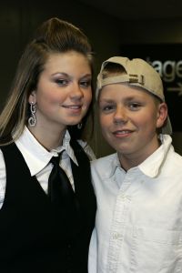 09-11-2006 SHOWBIZZ; WOLTER KROES WEER HELEMAAL TOP IN AHOY. Wolter Kroes gaf 5 en 6 november 2 concerten in de Ahoy die nagenoeg vol waren met zijn uitbundige fans.Gast optredens waren er van Cor Bakker_Jeroen van der Boom_Ruth Jacott_de Toppertjes Danny en Quilermo_Xander de Buisonje en Roxeanne en Andre Jr. Hazes.Al met al twee heel sfeer muziek volle dagen in de Rotterdamse Ahoy. 2007 staat Ahoy alweer op de agenda van Wolter Kroes.
foto: Albert den Iseger.