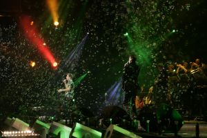 09-11-2006 SHOWBIZZ; WOLTER KROES WEER HELEMAAL TOP IN AHOY. Wolter Kroes gaf 5 en 6 november 2 concerten in de Ahoy die nagenoeg vol waren met zijn uitbundige fans.Gast optredens waren er van Cor Bakker_Jeroen van der Boom_Ruth Jacott_de Toppertjes Danny en Quilermo_Xander de Buisonje en Roxeanne en Andre Jr. Hazes.Al met al twee heel sfeer muziek volle dagen in de Rotterdamse Ahoy. 2007 staat Ahoy alweer op de agenda van Wolter Kroes.
foto: Albert den Iseger.