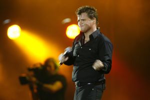 09-11-2006 SHOWBIZZ; WOLTER KROES WEER HELEMAAL TOP IN AHOY. Wolter Kroes gaf 5 en 6 november 2 concerten in de Ahoy die nagenoeg vol waren met zijn uitbundige fans.Gast optredens waren er van Cor Bakker_Jeroen van der Boom_Ruth Jacott_de Toppertjes Danny en Quilermo_Xander de Buisonje en Roxeanne en Andre Jr. Hazes.Al met al twee heel sfeer muziek volle dagen in de Rotterdamse Ahoy. 2007 staat Ahoy alweer op de agenda van Wolter Kroes.
foto: Albert den Iseger.