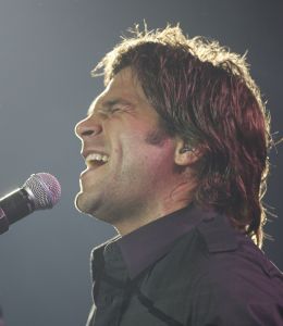 09-11-2006 SHOWBIZZ; WOLTER KROES WEER HELEMAAL TOP IN AHOY. Wolter Kroes gaf 5 en 6 november 2 concerten in de Ahoy die nagenoeg vol waren met zijn uitbundige fans.Gast optredens waren er van Cor Bakker_Jeroen van der Boom_Ruth Jacott_de Toppertjes Danny en Quilermo_Xander de Buisonje en Roxeanne en Andre Jr. Hazes.Al met al twee heel sfeer muziek volle dagen in de Rotterdamse Ahoy. 2007 staat Ahoy alweer op de agenda van Wolter Kroes.
foto: Albert den Iseger.