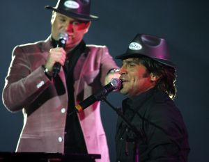 09-11-2006 SHOWBIZZ; WOLTER KROES WEER HELEMAAL TOP IN AHOY. Wolter Kroes gaf 5 en 6 november 2 concerten in de Ahoy die nagenoeg vol waren met zijn uitbundige fans.Gast optredens waren er van Cor Bakker_Jeroen van der Boom_Ruth Jacott_de Toppertjes Danny en Quilermo_Xander de Buisonje en Roxeanne en Andre Jr. Hazes.Al met al twee heel sfeer muziek volle dagen in de Rotterdamse Ahoy. 2007 staat Ahoy alweer op de agenda van Wolter Kroes.
foto: Albert den Iseger.