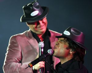 09-11-2006 SHOWBIZZ; WOLTER KROES WEER HELEMAAL TOP IN AHOY. Wolter Kroes gaf 5 en 6 november 2 concerten in de Ahoy die nagenoeg vol waren met zijn uitbundige fans.Gast optredens waren er van Cor Bakker_Jeroen van der Boom_Ruth Jacott_de Toppertjes Danny en Quilermo_Xander de Buisonje en Roxeanne en Andre Jr. Hazes.Al met al twee heel sfeer muziek volle dagen in de Rotterdamse Ahoy. 2007 staat Ahoy alweer op de agenda van Wolter Kroes.
foto: Albert den Iseger.