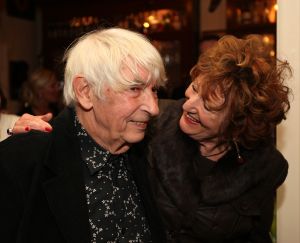 14-11-2007 SHOWBIZZ; AAT VELDHOEN VRAAGT HEDY d ANCONA TEN HUWELIJK. De erotische kunstenaar is dolverliefd op oud minister Hedy d Ancona en heeft haar al verschillende keren ten huwelijk gevraagd.
foto: Albert den Iseger.