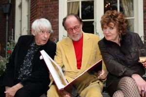 14-11-2007 SHOWBIZZ; AAT VELDHOEN VRAAGT HEDY d ANCONA TEN HUWELIJK. De erotische kunstenaar is dolverliefd op oud minister Hedy d Ancona en heeft haar al verschillende keren ten huwelijk gevraagd.
foto: Albert den Iseger.