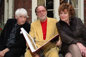 14-11-2007 SHOWBIZZ; AAT VELDHOEN VRAAGT HEDY d ANCONA TEN HUWELIJK. De erotische kunstenaar is dolverliefd op oud minister Hedy d Ancona en heeft haar al verschillende keren ten huwelijk gevraagd.
foto: Albert den Iseger.